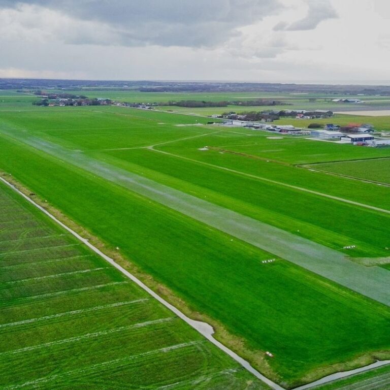 Forlængelse af flyvesæsonen med græsarmering af landingsbane (4)
